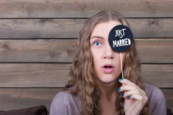 Surprised young woman — Stock Photo, Image