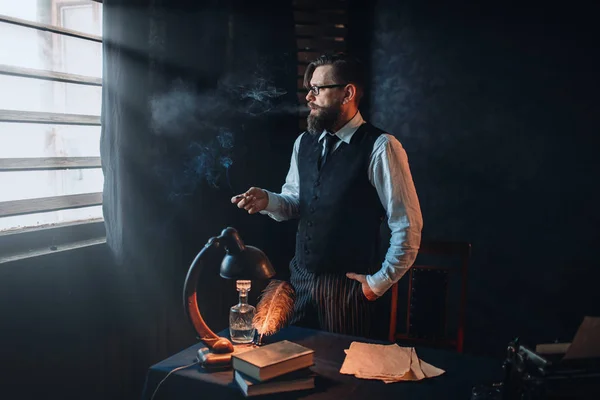 Thoughtful bearded writer — Stock Photo, Image