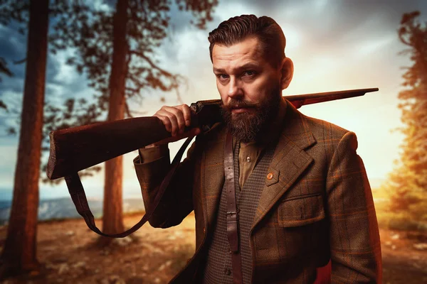 Hunter man in vintage kleding — Stockfoto
