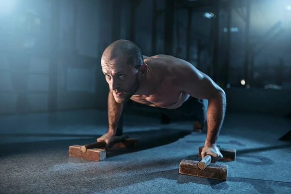 Handsome strong athlete — Stock Photo, Image