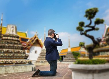 fotoğrafçı ile dijital fotoğraf makinesi 