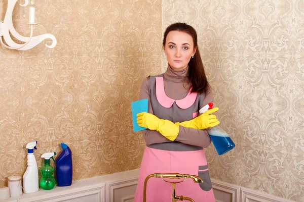 Mulher em serviço de limpeza uniforme — Fotografia de Stock