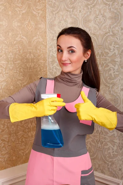 Mujer en uniforme de servicio de limpieza —  Fotos de Stock