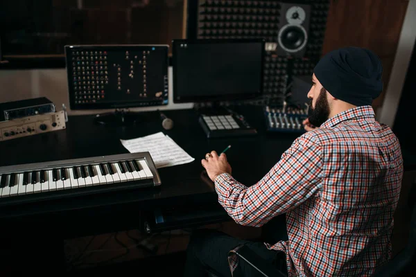 Productor de sonido en estudio de música — Foto de Stock