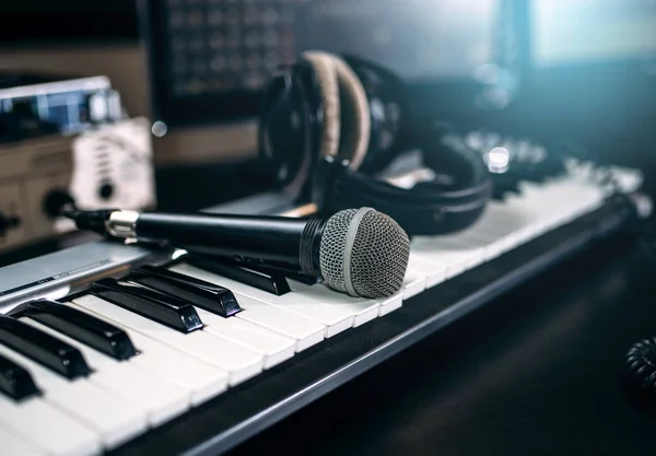 Equipamento de estúdio de música — Fotografia de Stock