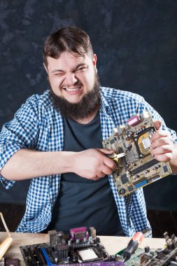 Servis mühendisi tamir pc anakart