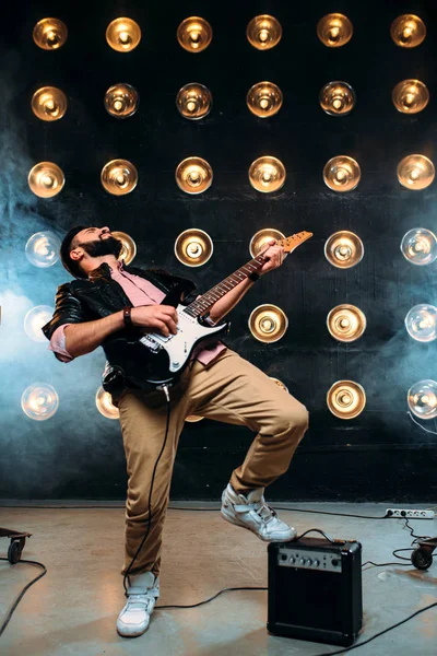 Male bearded guitarist — Stock Photo, Image