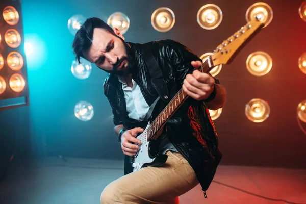 Male bearded guitarist — Stock Photo, Image