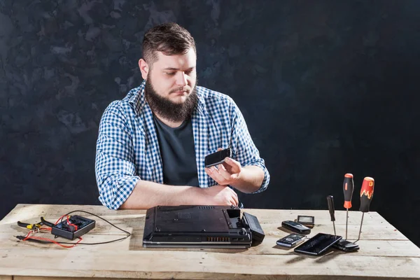 Ingeniero informático masculino —  Fotos de Stock