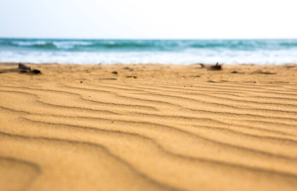 песчаные волны пляжа
