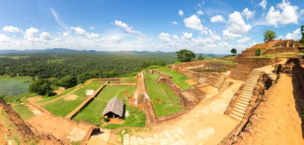 锡吉里耶的佛教寺院 — 图库照片