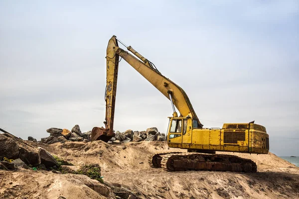 Machine d'excavation dans une carrière — Photo