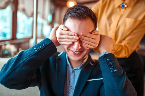 Romantische datum van liefde paar in restaurant — Stockfoto