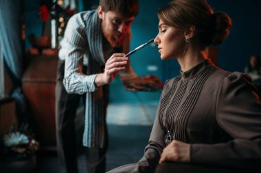 kadın yüzü çizim ressam