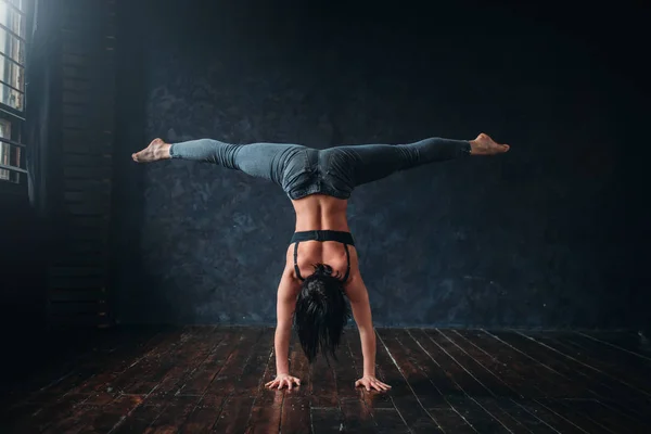 woman performing contemporary dance