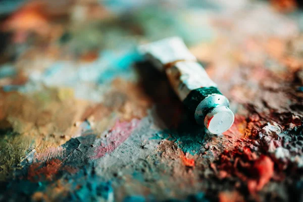 Acrylfarben mischen und tuben — Stockfoto
