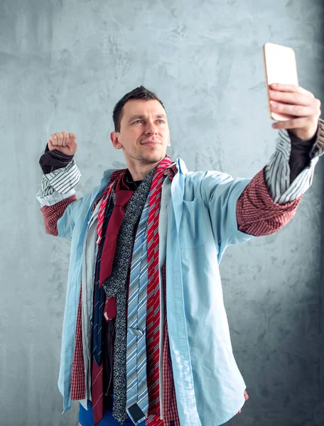 Man dressed in many clothes — Stock Photo, Image