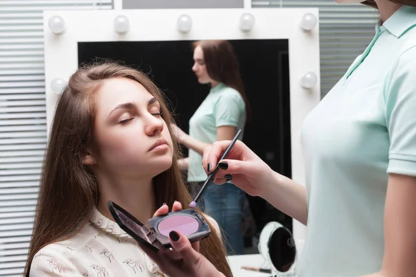 Make up artist working with face of client — Stock Photo, Image