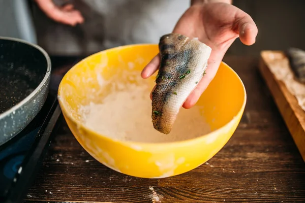 Chef flouring piece of raw fish — Stock Photo, Image
