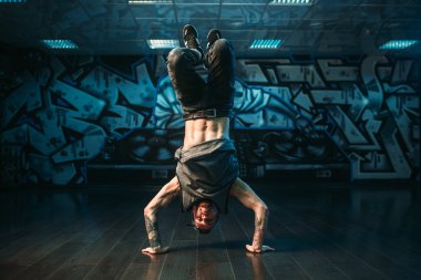 genç erkek hip-hop dansçısı 
