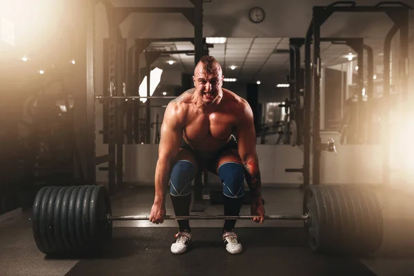 Muskulöser männlicher Sportler — Stockfoto