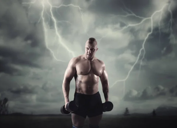 Muscular male athlete — Stock Photo, Image