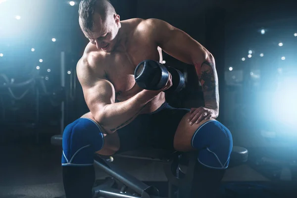 Atleta masculino muscular — Fotografia de Stock
