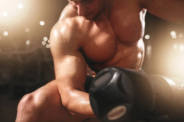 Muscular male athlete — Stock Photo, Image