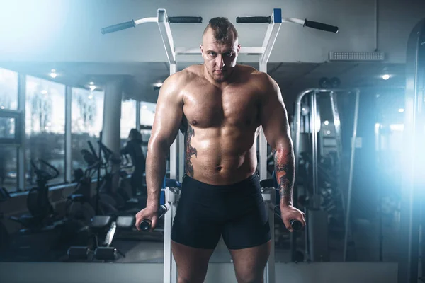 Atleta masculino muscular —  Fotos de Stock