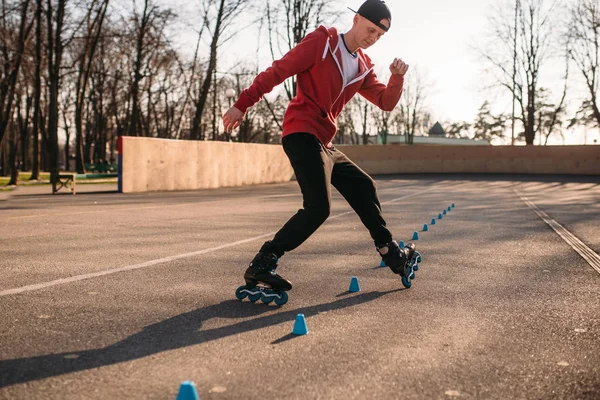 Mannelijke roller skater — Stockfoto