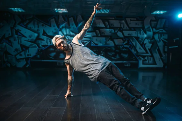 Joven bailarina de hip hop masculino — Foto de Stock