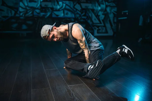 Tanar dansator hip hop — Fotografie, imagine de stoc