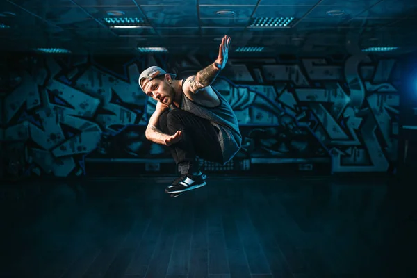 Jonge mannelijke hip hop danseres — Stockfoto