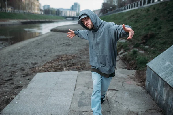 Jonge Mannelijke Rapper Die Zich Voordeed Stad Straat Stedelijke Stijl — Stockfoto