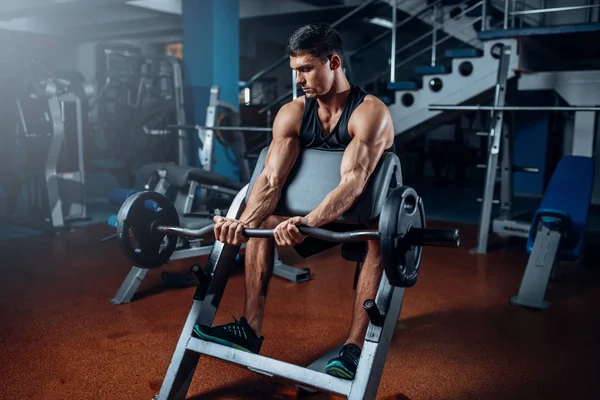 Treinamento atleta muscular com barra — Fotografia de Stock