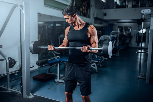 тренировка мышц со штангой
 