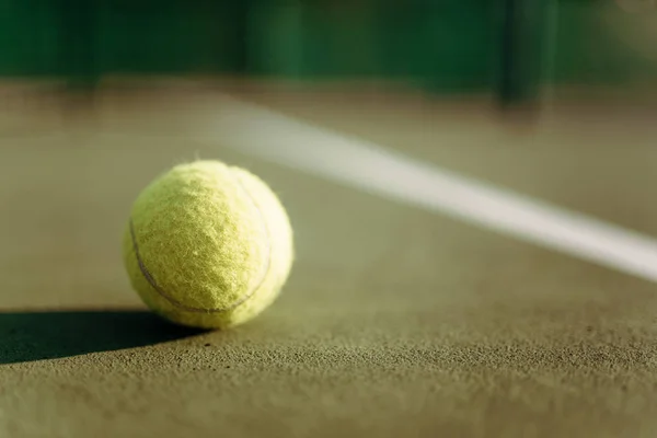 Tennis ball on ground coverage — Stock Photo, Image