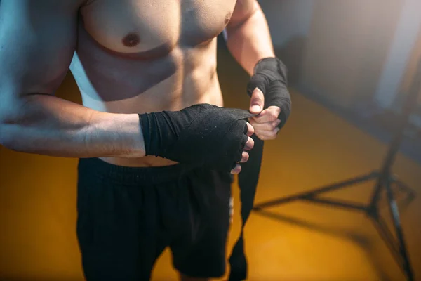Jovem boxeador muscular — Fotografia de Stock