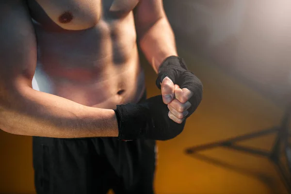 Joven boxeador muscular — Foto de Stock