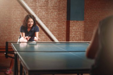 Masa tenis oyuncusu 