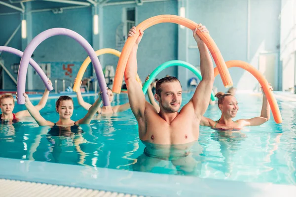 Aqua Aerobics Workout Met Heldere Apparatuur Water Sport Center Binnenzwembad — Stockfoto
