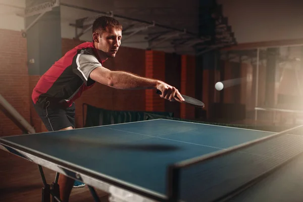 ผู้เล่นเทนนิสโต๊ะชาย — ภาพถ่ายสต็อก