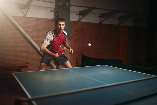 Jogador de tênis de mesa masculino — Fotografia de Stock