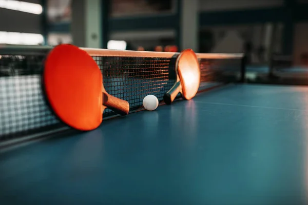 Table tennis rackets and ball — Stock Photo, Image