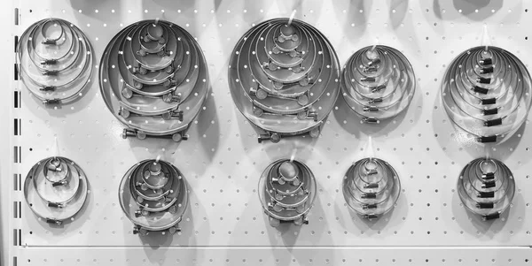 Morsetti metallici con bulloni — Foto Stock