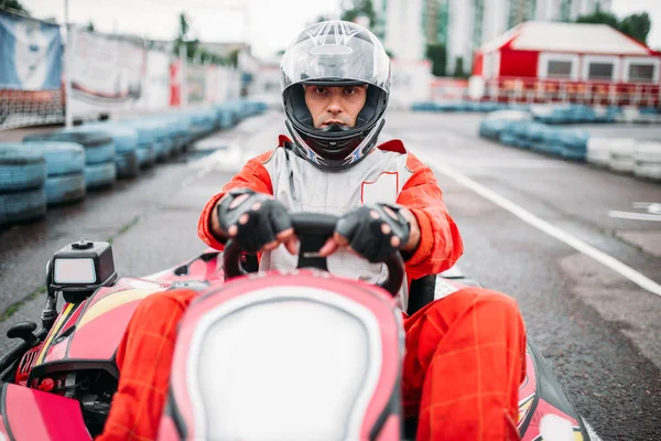 Gokart versenyző viselt sisak — Stock Fotó