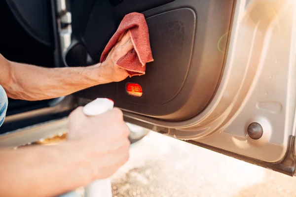 Man washing car — Stock Photo, Image