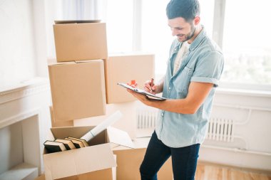 Yeni dairende açma adam