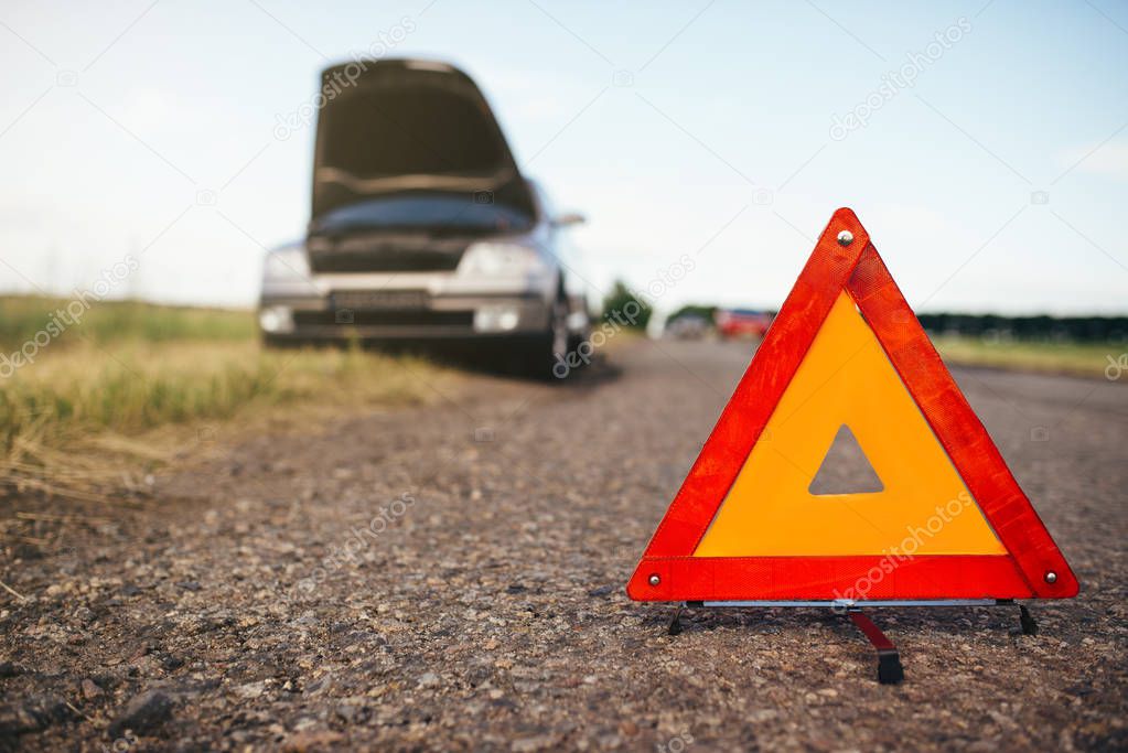 breakdown triangle warning sign on road