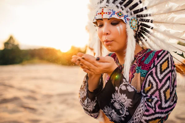 American Indian woman — Stock Photo, Image